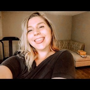 Meet your Posher, Cassandra